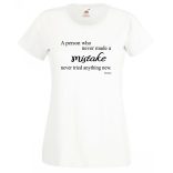 Bölcs mondások, nagy igazságok, az a személy, aki soha sem hibázott... női rövid ujjú póló