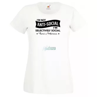   I am not antisocial..., nem antiszociális vagyok... női rövid ujjú póló