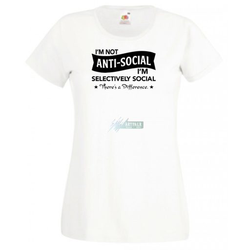 I am not antisocial..., nem antiszociális vagyok... női rövid ujjú póló