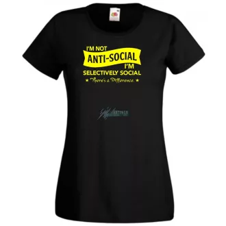   I am not antisocial..., nem antiszociális vagyok... női rövid ujjú póló