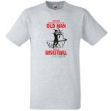 Soha ne becsülj le egy kosaras öregembert, angol férfi rövid ujjú póló