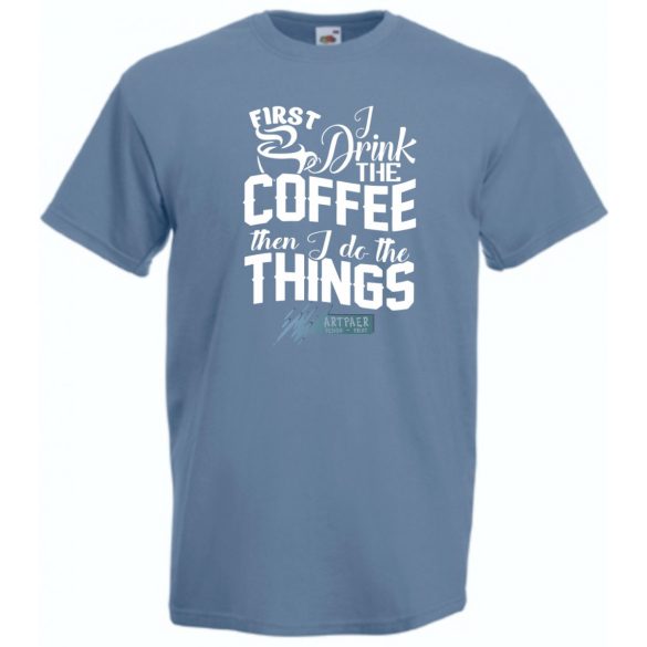 Először kávét iszom majd dolgozom férfi rövid ujjú póló