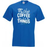 Először kávét iszom majd dolgozom férfi rövid ujjú póló