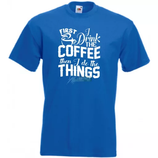Először kávét iszom majd dolgozom férfi rövid ujjú póló