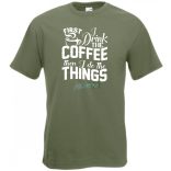 Először kávét iszom majd dolgozom férfi rövid ujjú póló