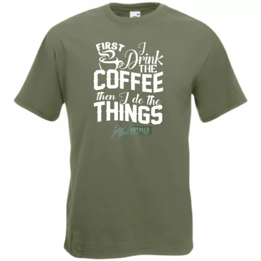 Először kávét iszom majd dolgozom férfi rövid ujjú póló