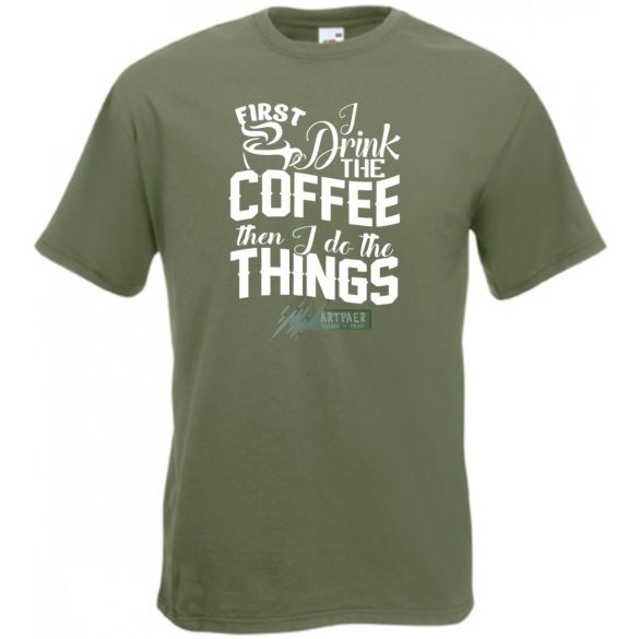 Először kávét iszom majd dolgozom férfi rövid ujjú póló