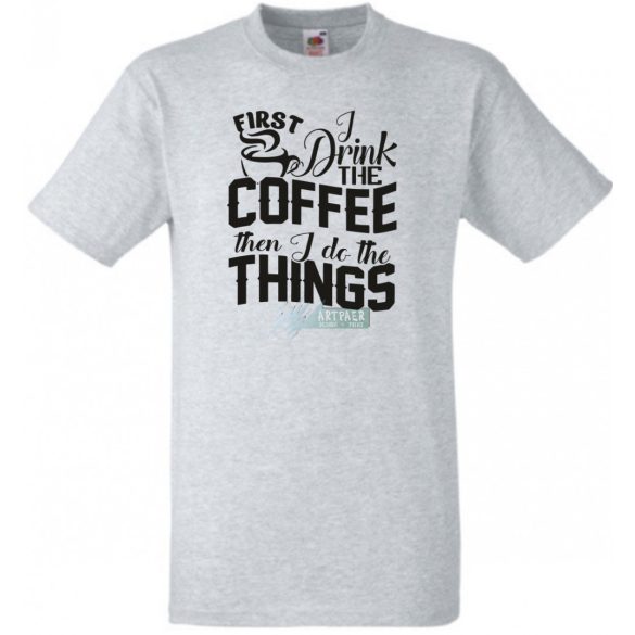 Először kávét iszom majd dolgozom férfi rövid ujjú póló