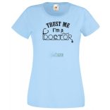 Bízz bennem, szinte orvos vagyok női rövid ujjú póló