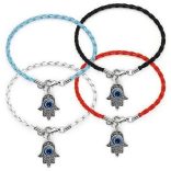 Fekete színű fonott bőr karkötő Hamsa charm-mal