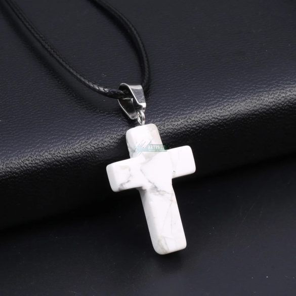 Fonott bőr nyaklánc kereszt alakú howlit ásvány medállal