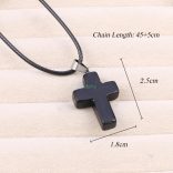 Fonott bőr nyaklánc kereszt alakú ónix ásvány medállal
