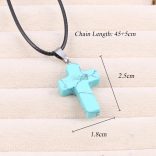 Fonott bőr nyaklánc kereszt alakú türkiz ásvány medállal