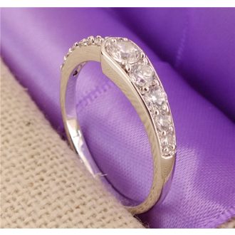 Fehér aranyozott gyűrű czirkonium kristályal