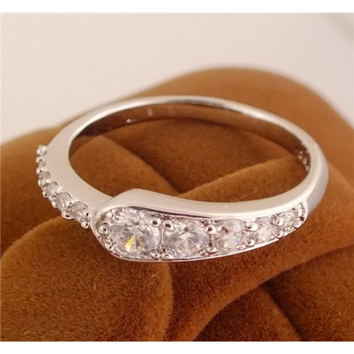 Fehér aranyozott gyűrű czirkonium kristályal