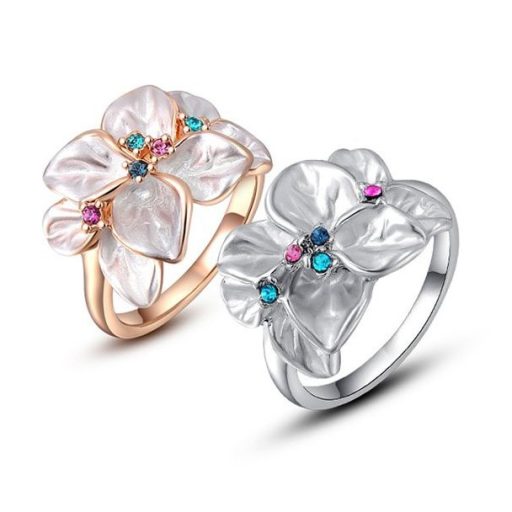 Ezüstözött virágforma gyűrű, Austria kristályokkal