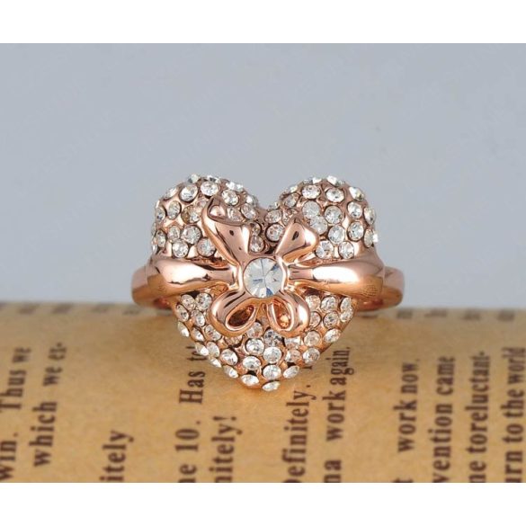 Rózsaaranyozott szív forma masnival átkötve mintás gyűrű cirkónium Austria kristály
