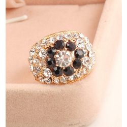  Aranyozott állítható méretű gyűrű, áttetsző és fekete üvegkristály díszítéssel
