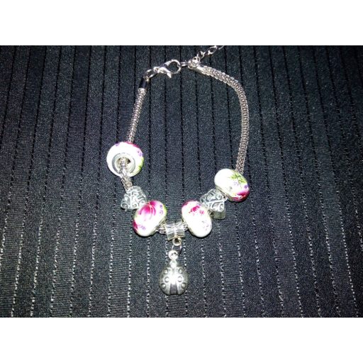 Porcelán és fém szív forma charm karkötő