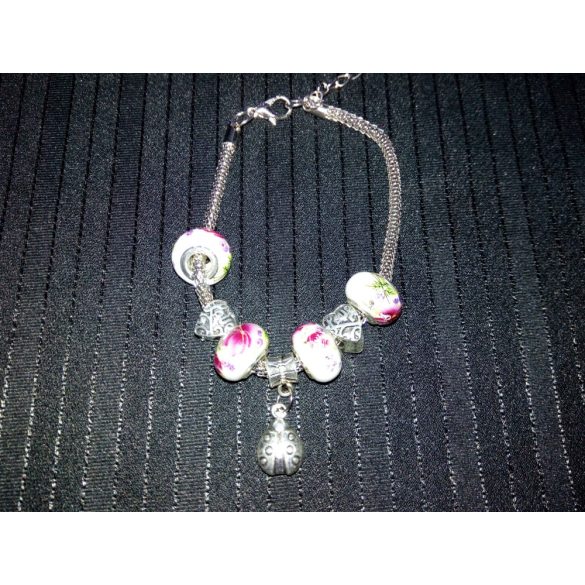 Porcelán és fém szív forma charm karkötő