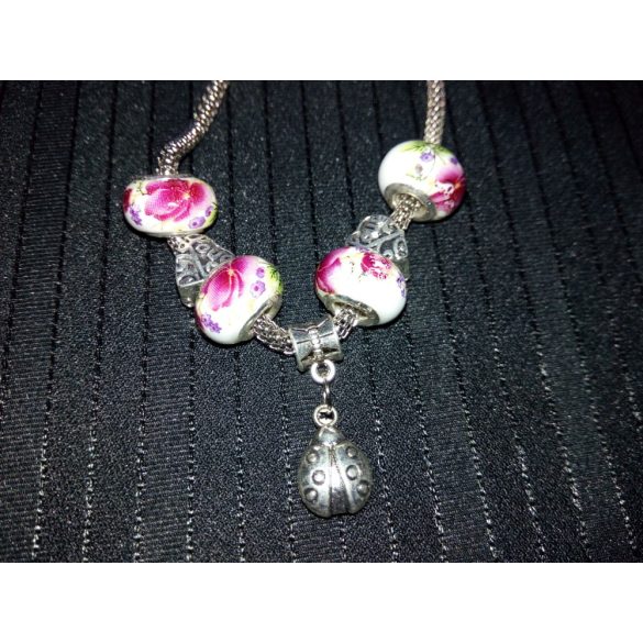 Porcelán és fém szív forma charm karkötő