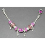 Magenta színű, keleties stílusú charm Pandora stílusú karkötő