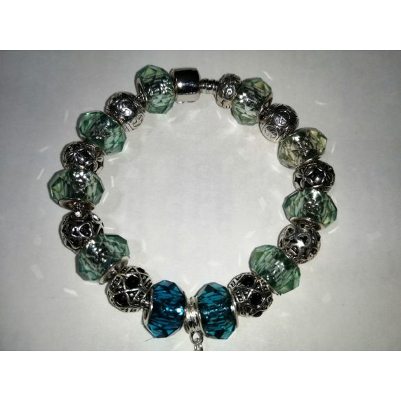 Ezüst színű, tengerszín üvegkristály (kék és halvány zöld), fém charm Pandora stílusú karkötő