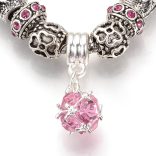 Ezüstözött rózsaszín kristályos üveg és fém charm Pandora stílusú karkötő