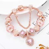 Rózsaarany színű csillogó rózsaszín kristályos üveg és fém szív mintás charm Pandora stílusú karkötő