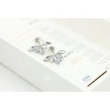 Modern flóra ezüstözött CZ kristállyal fülbevaló (1 pár)