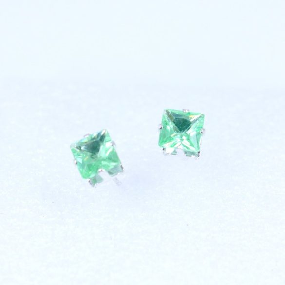 Négyzet alakú kristályüveg fülbevaló (1 pár) 
