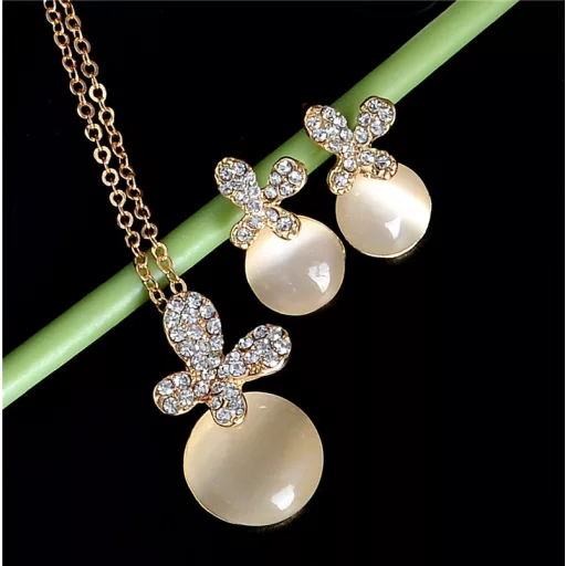 Gold filled nyaklánc, fülbevaló opal és apró ausztria kristályokkal díszítve