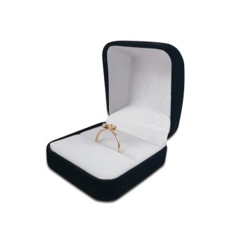 Díszdoboz bizsukhoz, ékszerekhez fekete-fehér