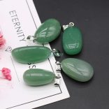 Természetes ásvány kulcstartó táskadísz II.