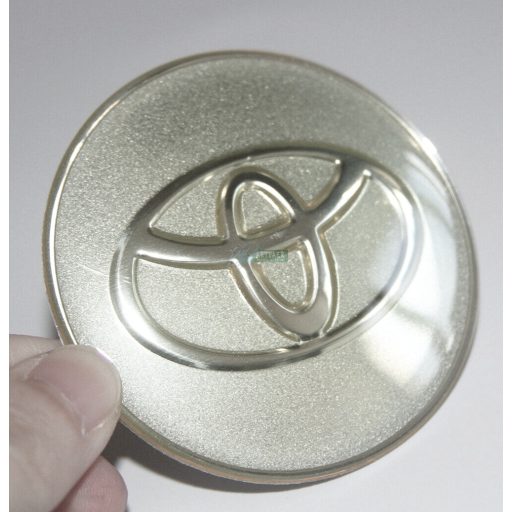 3D autó Toyota ezüst felniközép kupak matrica (4 db) 65 mm, alumínium keménygyantás