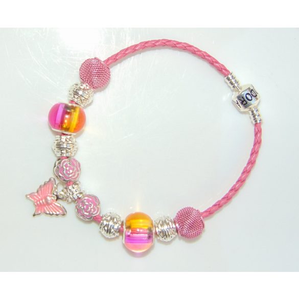 Rózsaszín üveg és fém charm pillangós Pandora stílusú bőr karkötő