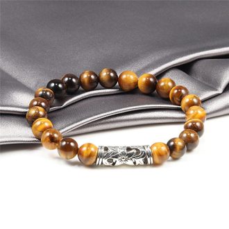 Ásvány karkötő tigrisszem, hosszúkás metál charm-mal