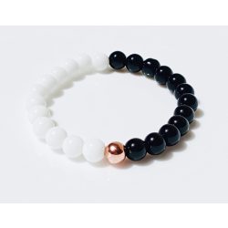   Ásvány karkötő ónix és tridacna, arany színű gömb charm