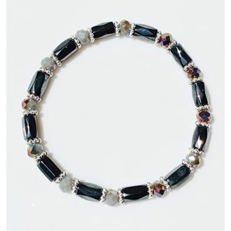   Ásvány karkötő formára csiszolt hasáb alakú mágneses hematit és ezüstös színű köztes