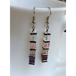   Modern, több színű, kocka alakú üvegkristályok és fekete kristályos köztesek - fülbevaló (1 pár)