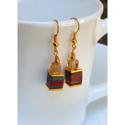   Modern füstszínű kis kocka üvegkristály és csíkos, színezett kocka fülbevaló (1 pár)