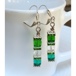   Modern zöld - áttetsző - türkiz színű üvegkristály kocka fülbevaló (1 pár)