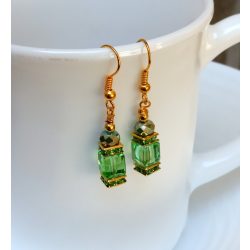   Modern zöld kocka és sokszögre csiszolt üvegkristály fülbevaló (1 pár)