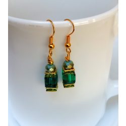   Modern sötétzöld kocka és sokszögre csiszolt üvegkristály fülbevaló (1 pár)