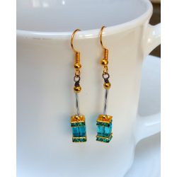   Modern tenger kék kocka üvegkristály arany színű beakasztós fülbevaló (1 pár)