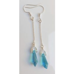   Halványkék lógó fülbevaló ezüst színű akasztóval (1 pár)