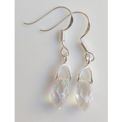   Víztiszta színjátszó csepp alakú fülbevaló ezüstszínű akasztóval (1 pár)