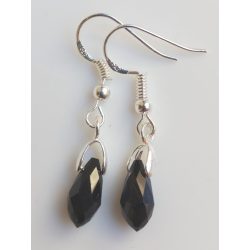   Fekete csepp alakú fülbevaló ezüstszínű akasztóval (1 pár)