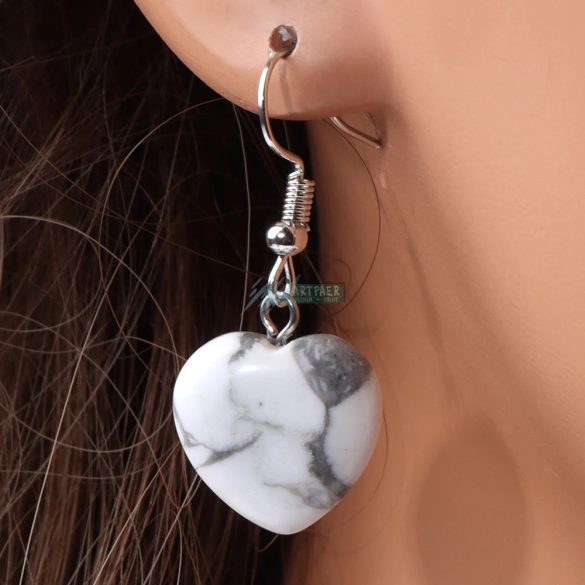 Szív alakú howlit medál - ezüstözött nemesacél akasztóval - ásvány fülbevaló (1 pár)