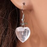 Szív alakú hegyikristály medál - ezüstözött nemesacél akasztóval - ásvány fülbevaló (1 pár)